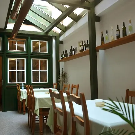 Maison d'hôtes Rezidence Zvon 4*